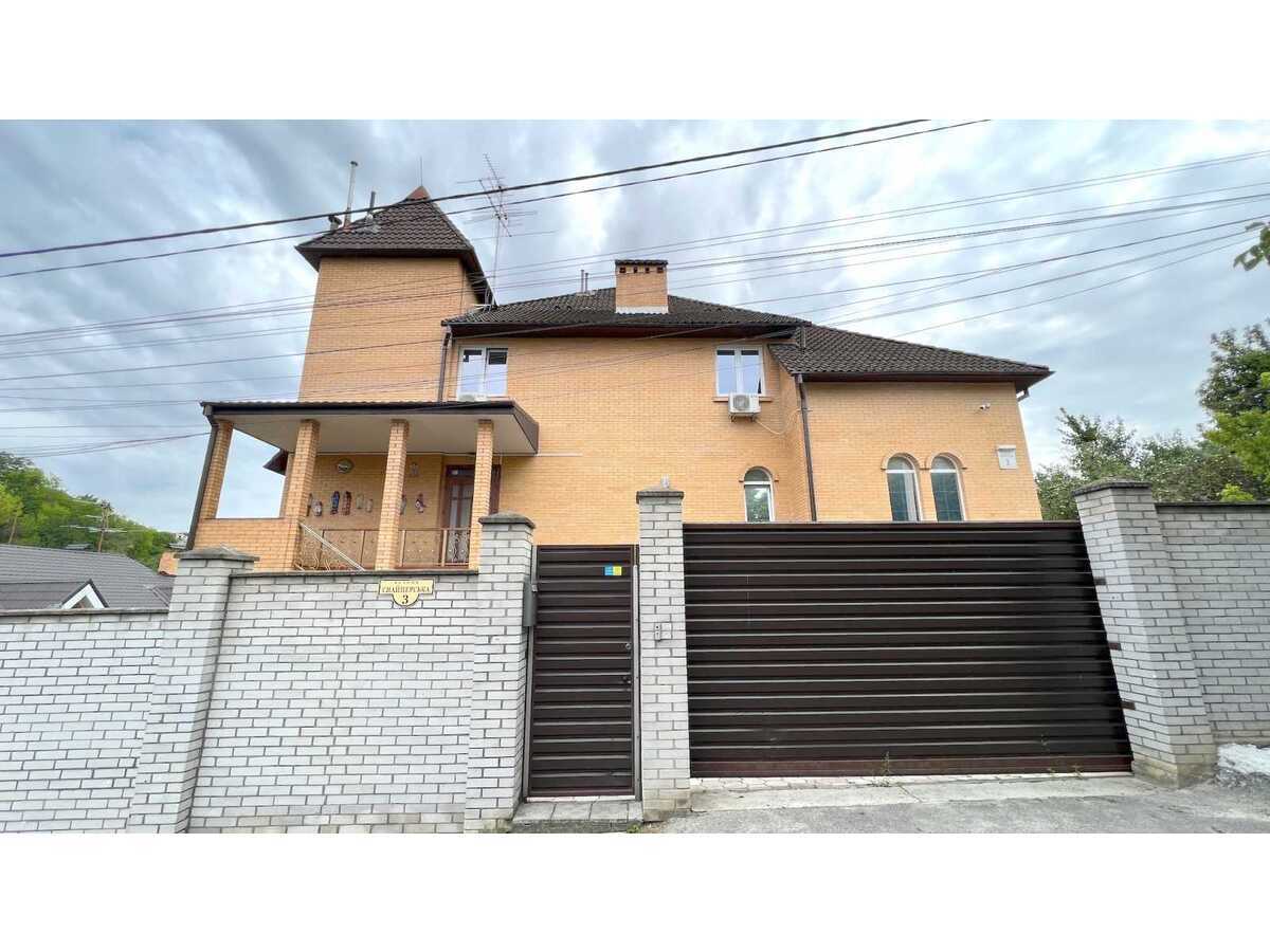 Оренда будинку 600 м², Снайперська вул.