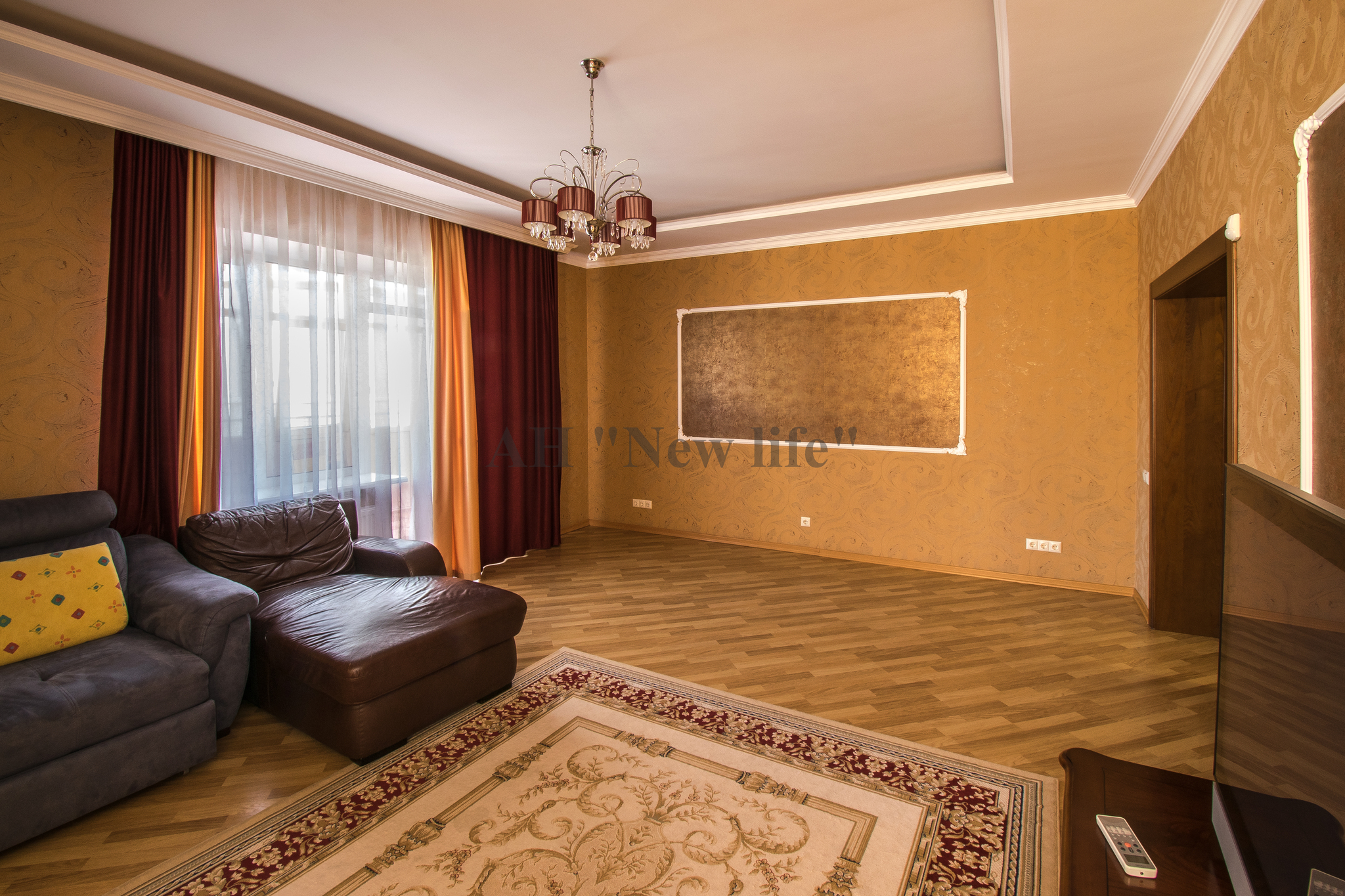 Аренда 3-комнатной квартиры 150 м², Новоместинская ул.