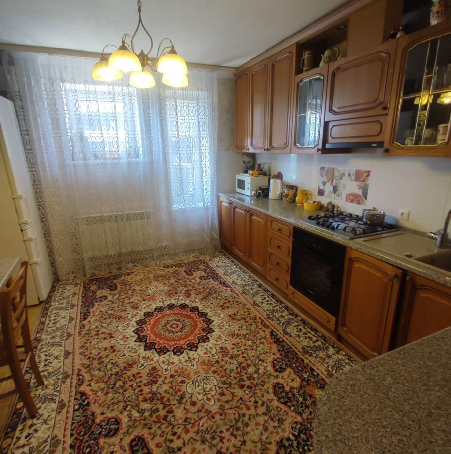 Продаж 3-кімнатної квартири 90 м², Постишева вул., 109