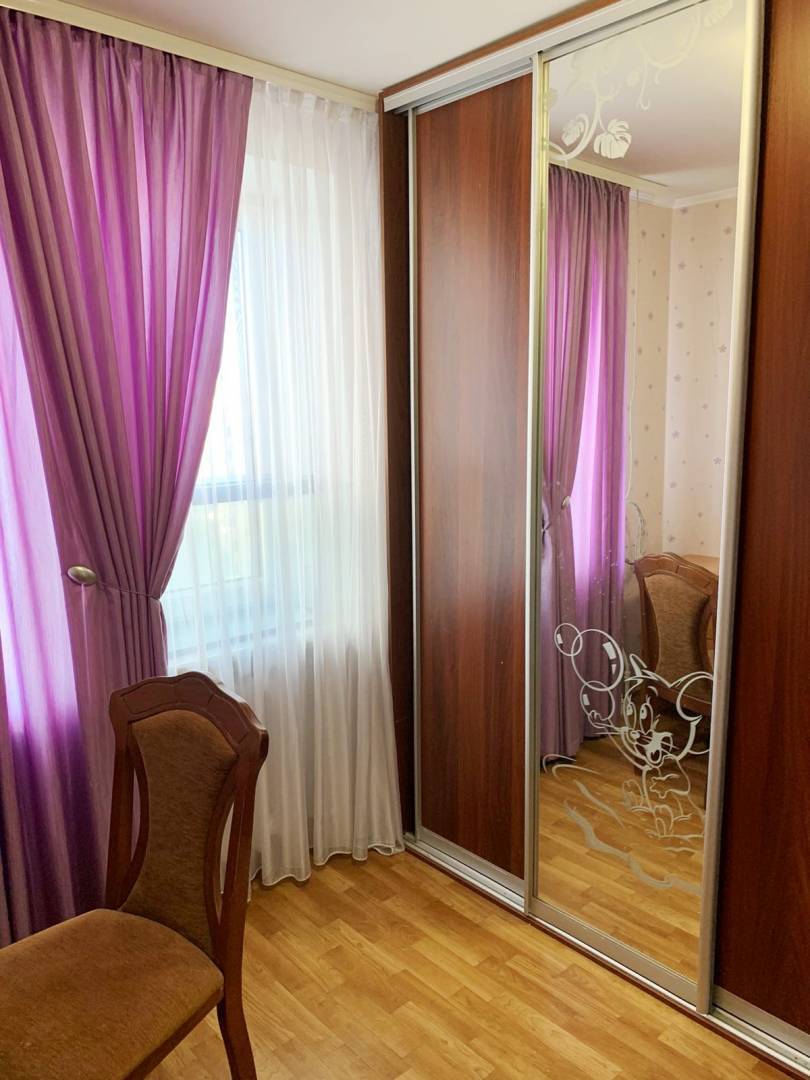 Продаж 3-кімнатної квартири 79.3 м², Крымская вул.
