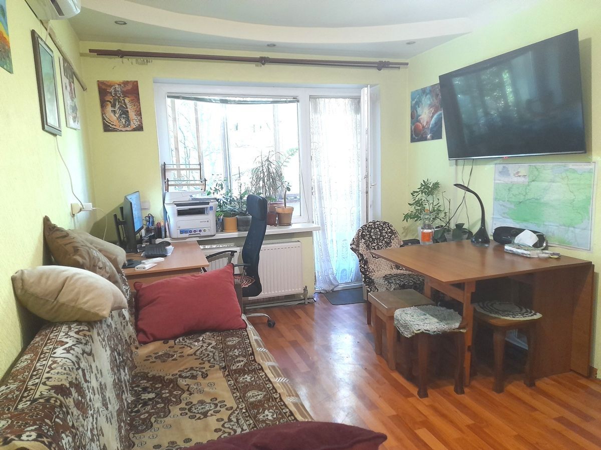 Продаж 3-кімнатної квартири 46 м², Молодіжна вул.