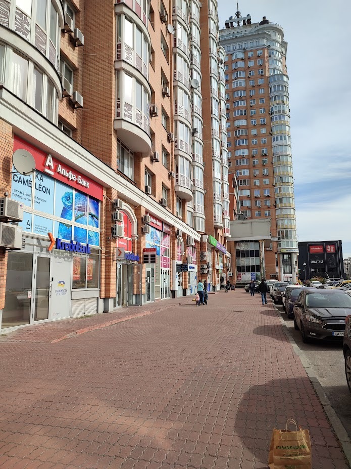 Оренда торговельного приміщення 200 м², Маршала Тимошенка вул., 21