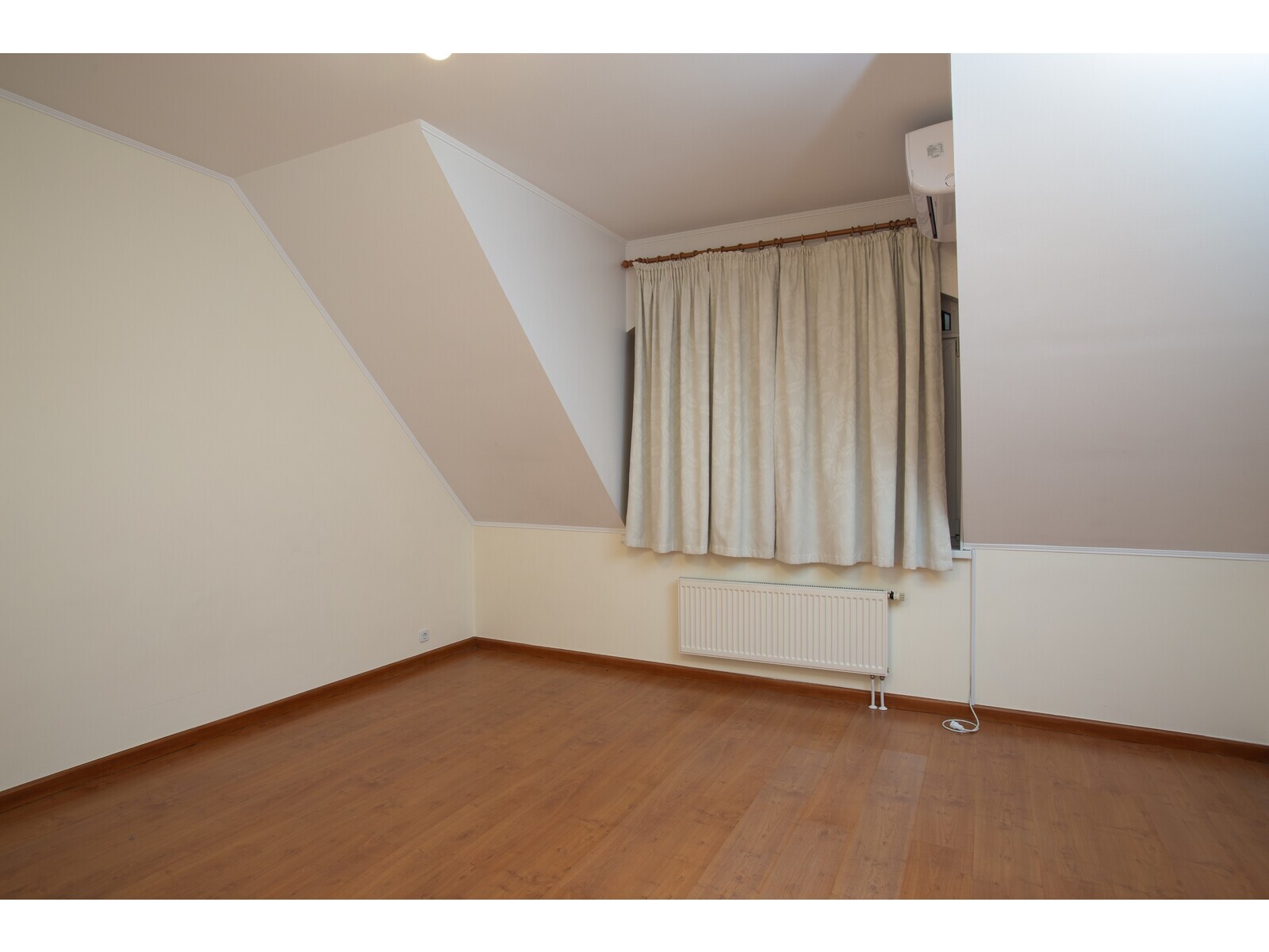 Оренда будинку 440 м², Крутогірна вул.