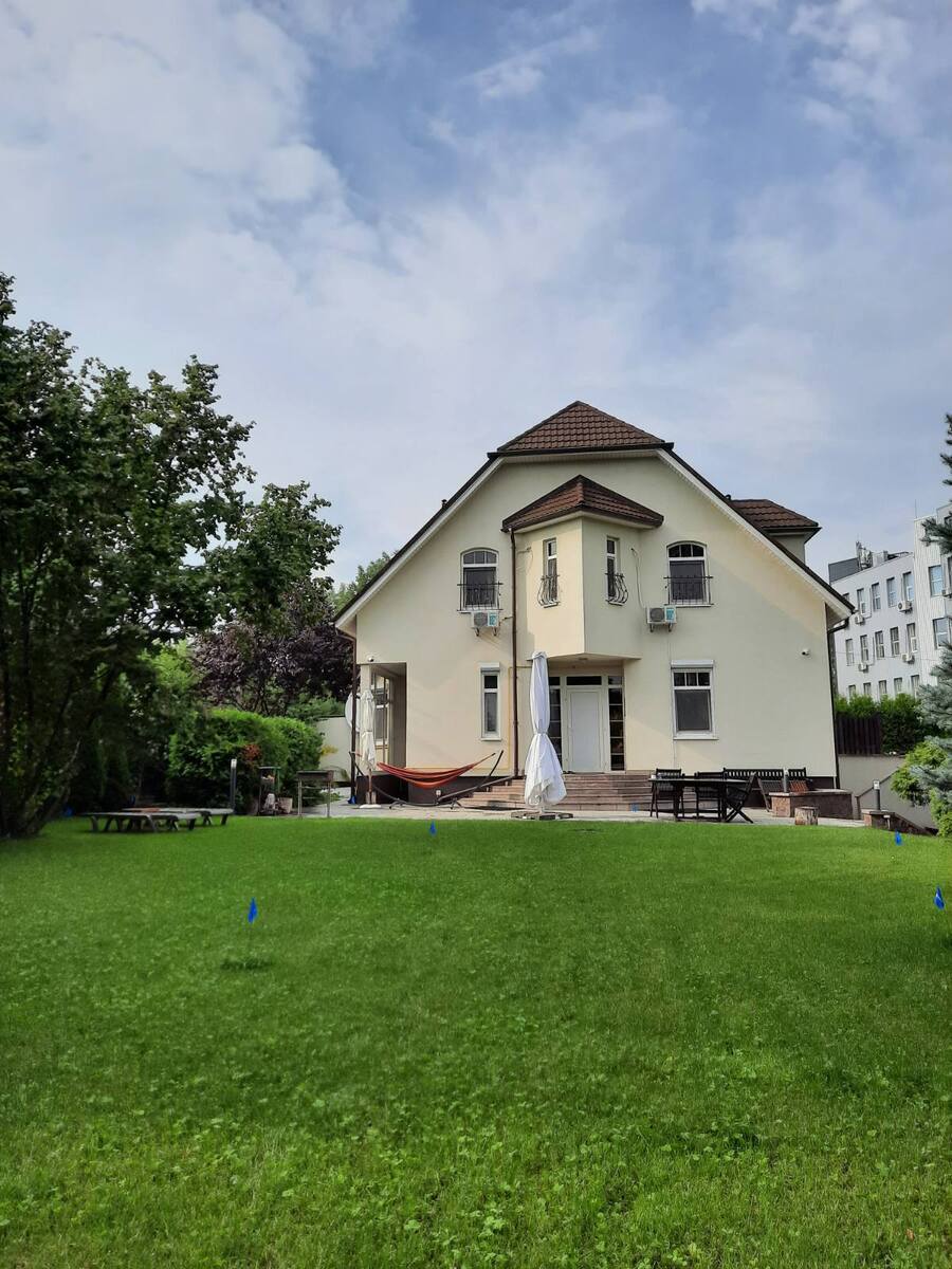 Оренда будинку 440 м², Крутогірна вул.