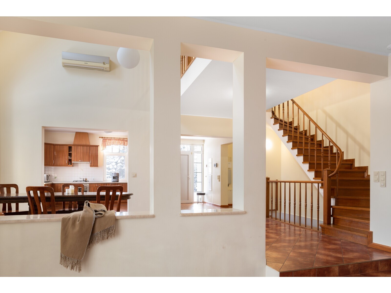 Оренда будинку 440 м², Крутогірна вул.