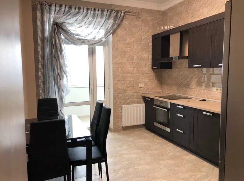 Аренда 3-комнатной квартиры 128 м², Евгения Коновальца ул., 34А
