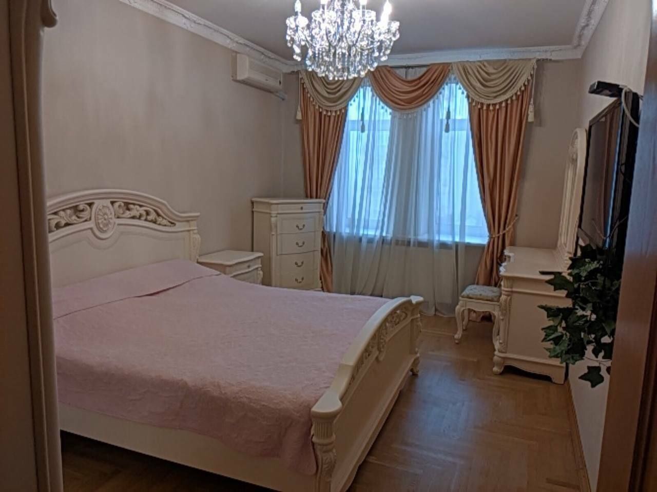 Оренда 3-кімнатної квартири 150 м², Дмитрівська вул., 48Г, 6