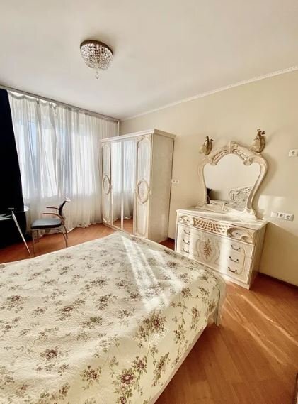 Оренда 1-кімнатної квартири 78 м², Дніпровська наб., 25