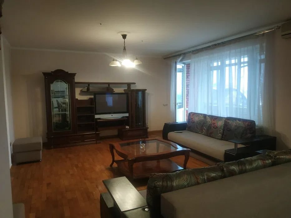 Оренда 4-кімнатної квартири 180 м², Лесі Українки бул., 21