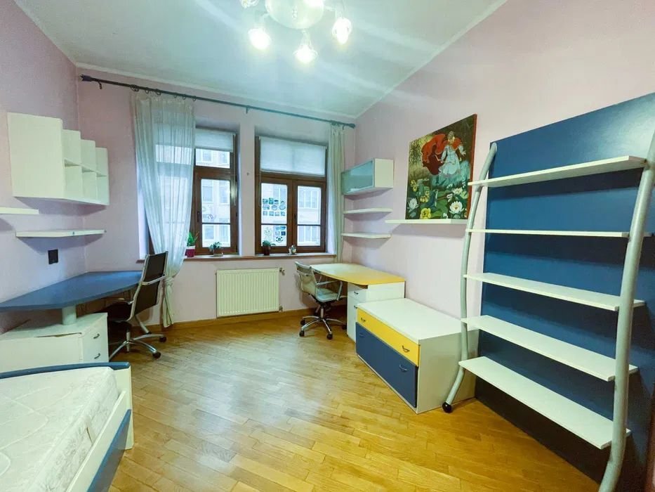 Оренда 3-кімнатної квартири 130 м², Павлівська вул., 18