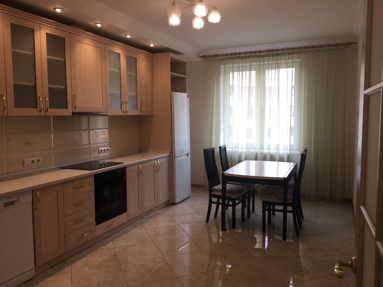Оренда 3-кімнатної квартири 115 м², Полтавська вул., 10