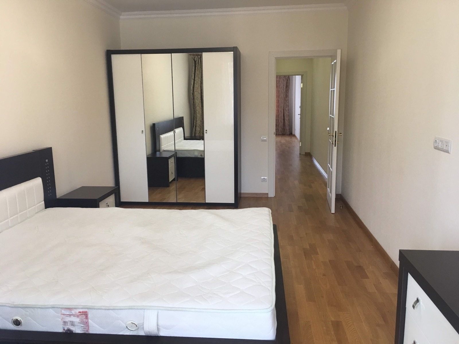 Оренда 3-кімнатної квартири 115 м², Полтавська вул., 10
