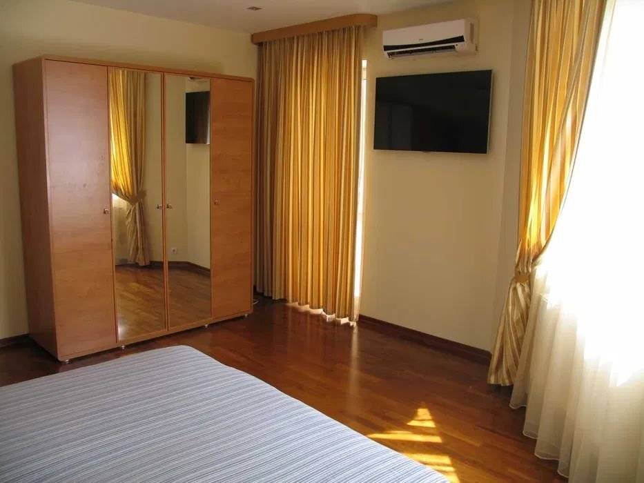 Аренда 3-комнатной квартиры 90 м², Героев Обороны ул., 10А