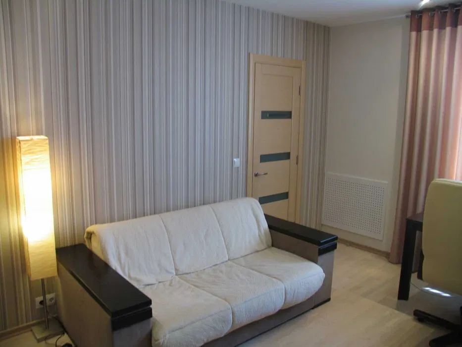 Аренда 3-комнатной квартиры 90 м², Героев Обороны ул., 10А