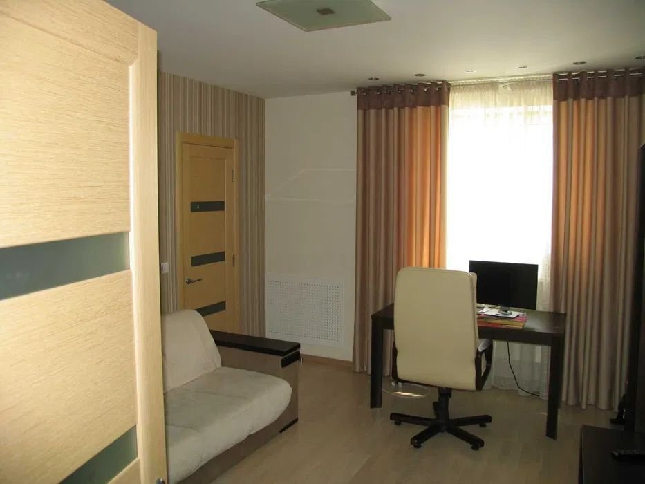 Аренда 3-комнатной квартиры 90 м², Героев Обороны ул., 10А