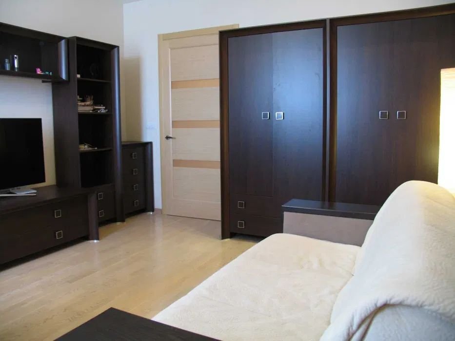 Аренда 3-комнатной квартиры 90 м², Героев Обороны ул., 10А