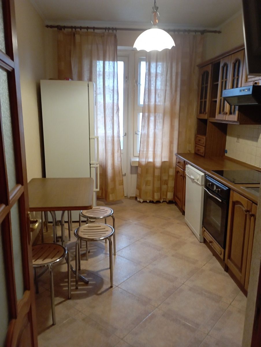 Оренда 3-кімнатної квартири 94 м², Старонаводницька вул., 8