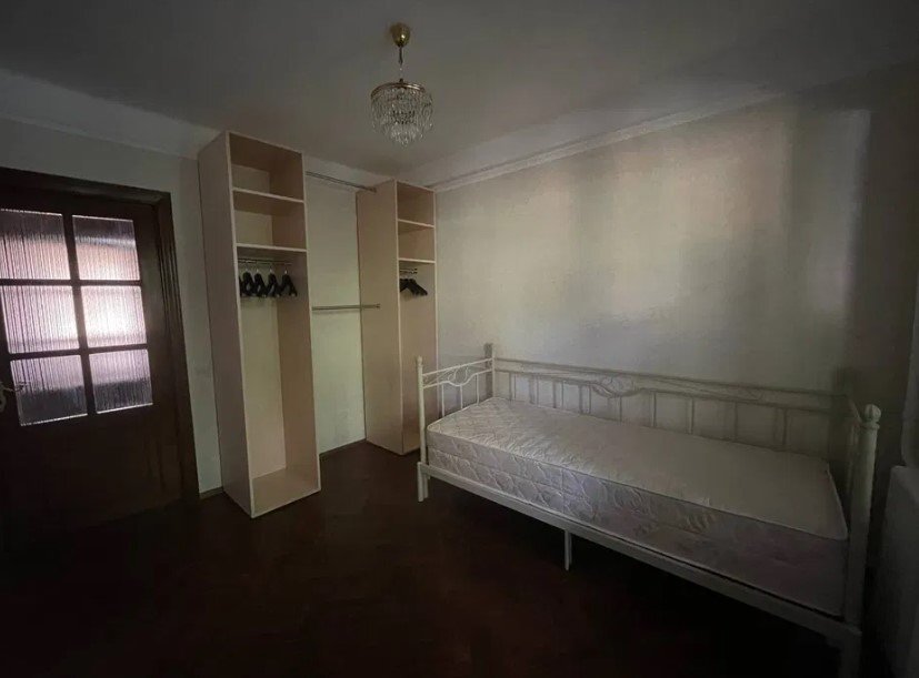 Аренда 4-комнатной квартиры 72 м², Владимиро-Лыбедская ул., 16