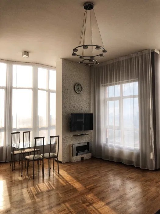Аренда 1-комнатной квартиры 65 м², Жилянская ул., 118