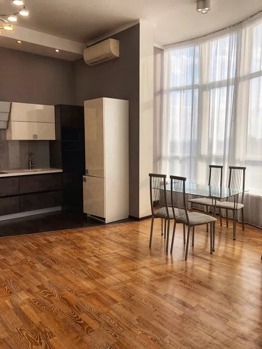 Аренда 1-комнатной квартиры 65 м², Жилянская ул., 118