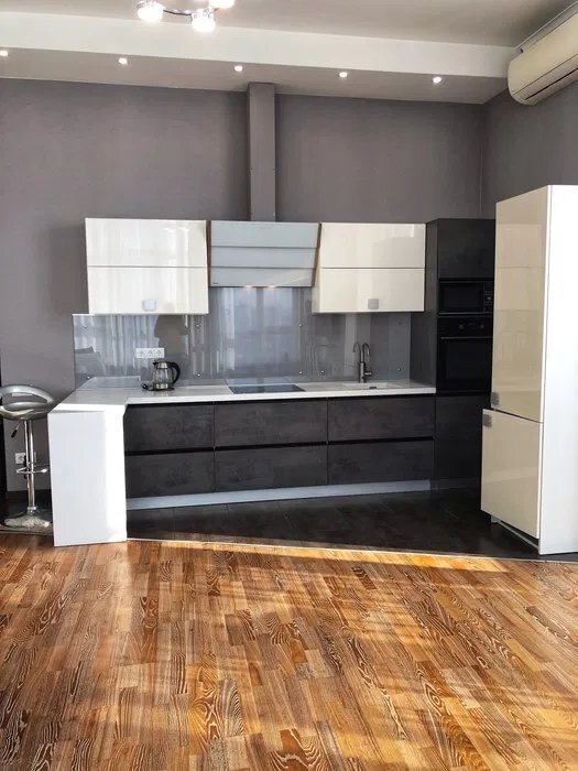 Аренда 1-комнатной квартиры 65 м², Жилянская ул., 118