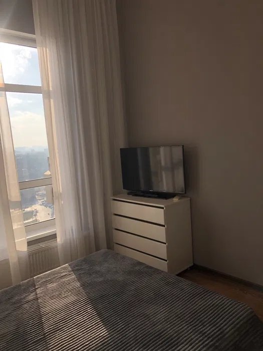 Аренда 1-комнатной квартиры 65 м², Жилянская ул., 118