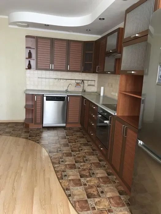 Аренда 2-комнатной квартиры 82 м², Верховинная ул., 35