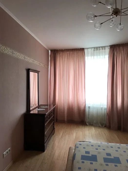 Оренда 2-кімнатної квартири 82 м², Верховинна вул., 35