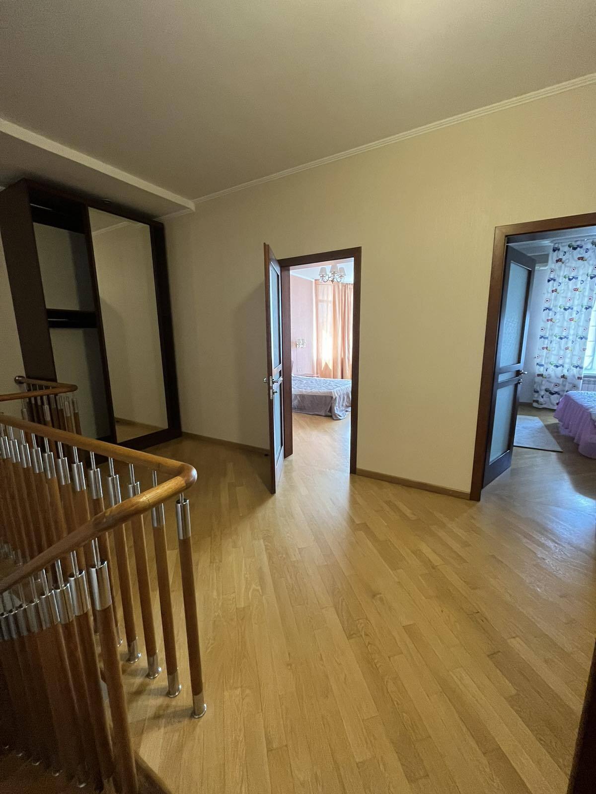 Оренда 3-кімнатної квартири 127 м², Дмитрівська вул., 69