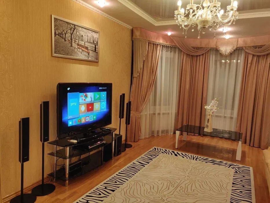 Оренда 3-кімнатної квартири 105 м², Дмитрівська вул., 69