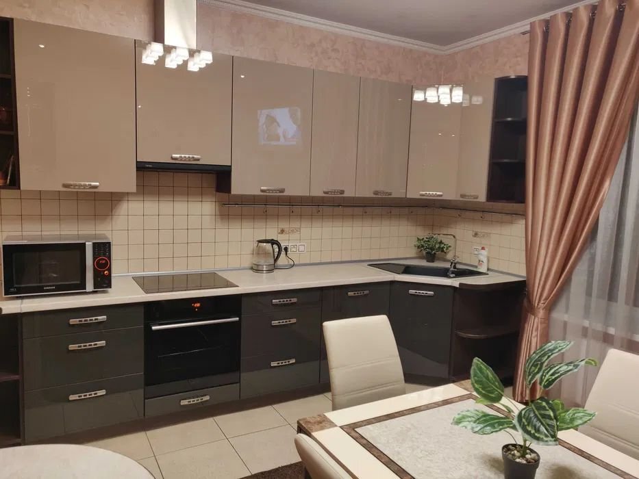 Аренда 3-комнатной квартиры 105 м², Дмитриевская ул., 69