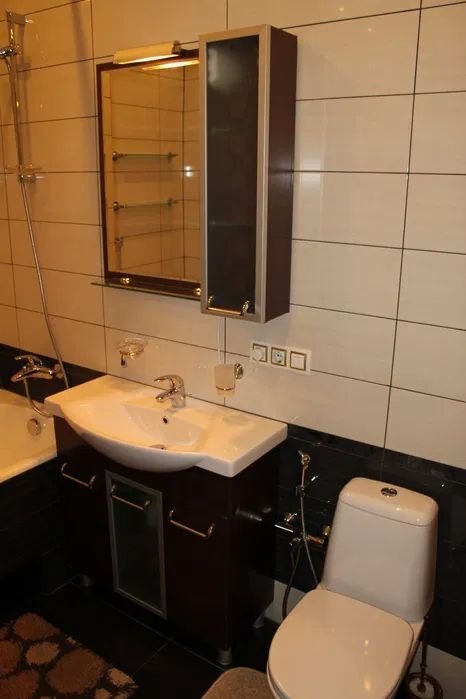 Оренда 3-кімнатної квартири 105 м², Дмитрівська вул., 69