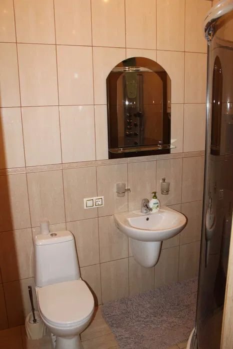 Оренда 3-кімнатної квартири 105 м², Дмитрівська вул., 69