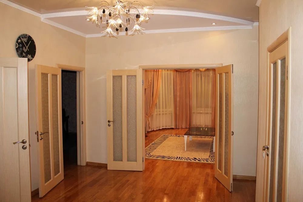 Оренда 3-кімнатної квартири 105 м², Дмитрівська вул., 69