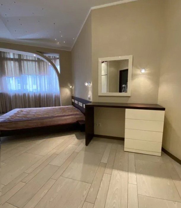 Аренда 3-комнатной квартиры 130 м², Евгения Коновальца ул., 32Г
