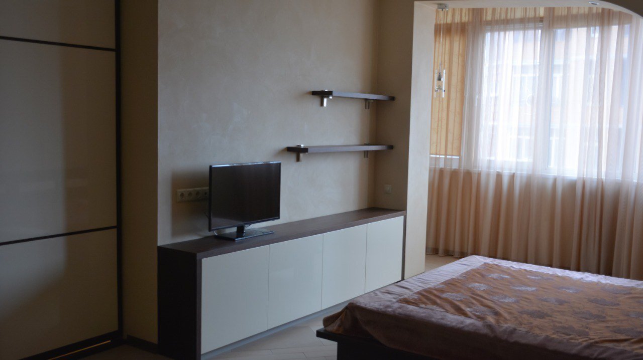Аренда 3-комнатной квартиры 130 м², Евгения Коновальца ул., 32Г