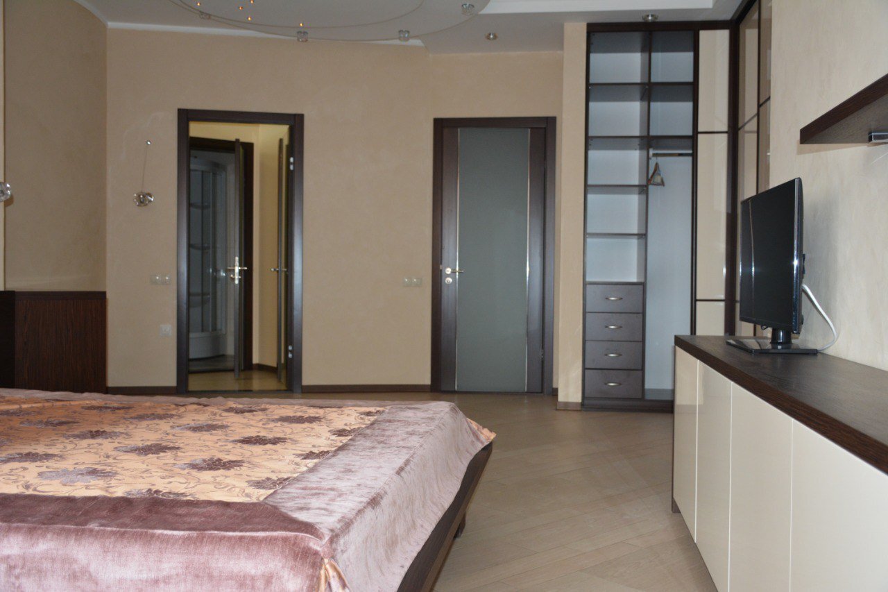 Аренда 3-комнатной квартиры 130 м², Евгения Коновальца ул., 32Г