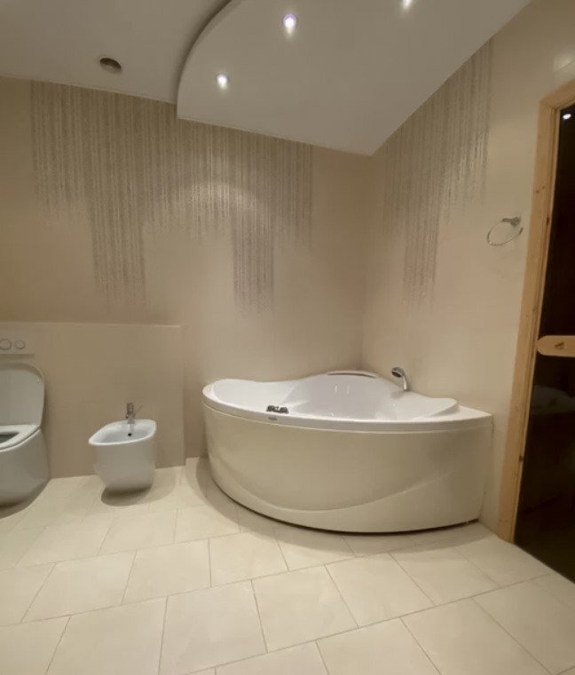 Аренда 3-комнатной квартиры 130 м², Евгения Коновальца ул., 32Г