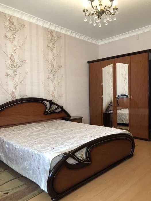 Аренда 3-комнатной квартиры 100 м², Владимира Антоновича ул., 140