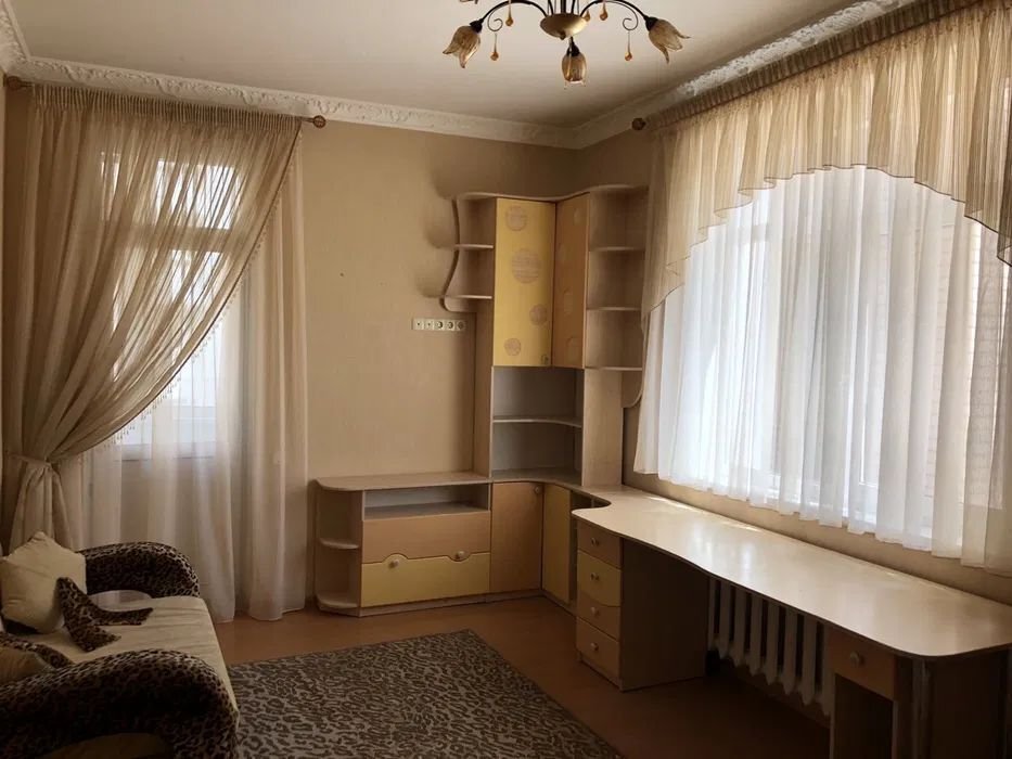 Аренда 3-комнатной квартиры 100 м², Владимира Антоновича ул., 140