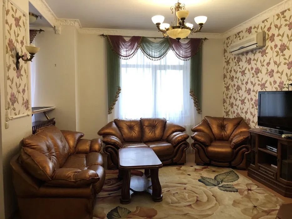 Аренда 3-комнатной квартиры 100 м², Владимира Антоновича ул., 140
