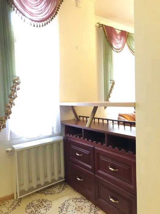 Аренда 3-комнатной квартиры 100 м², Владимира Антоновича ул., 140