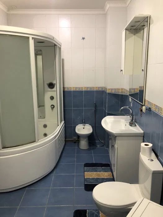 Аренда 3-комнатной квартиры 100 м², Владимира Антоновича ул., 140