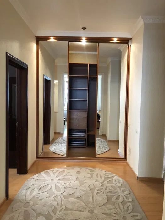 Аренда 3-комнатной квартиры 100 м², Владимира Антоновича ул., 140