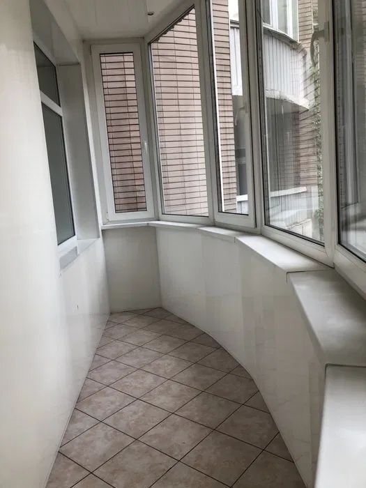 Аренда 3-комнатной квартиры 100 м², Владимира Антоновича ул., 140