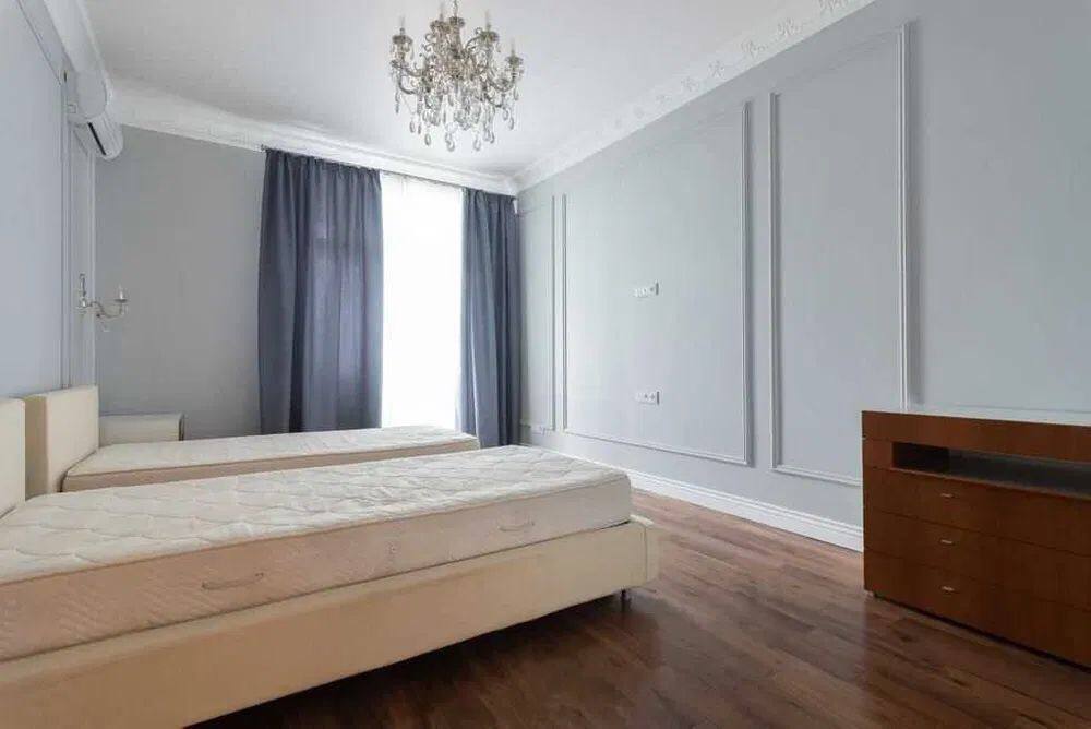 Аренда 3-комнатной квартиры 170 м², Евгения Коновальца ул., 36В