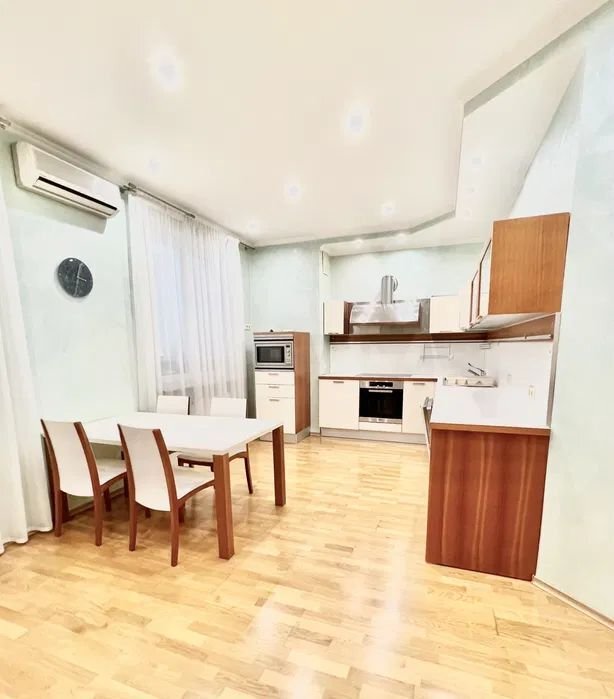 Аренда 4-комнатной квартиры 190 м², Ежи Гедройца ул., Ґедройця 2