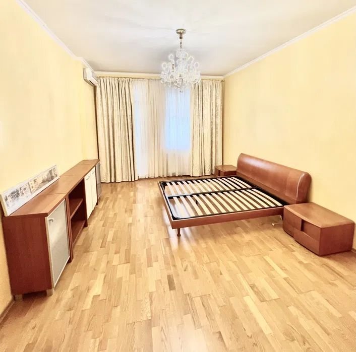 Аренда 4-комнатной квартиры 190 м², Ежи Гедройца ул., Ґедройця 2