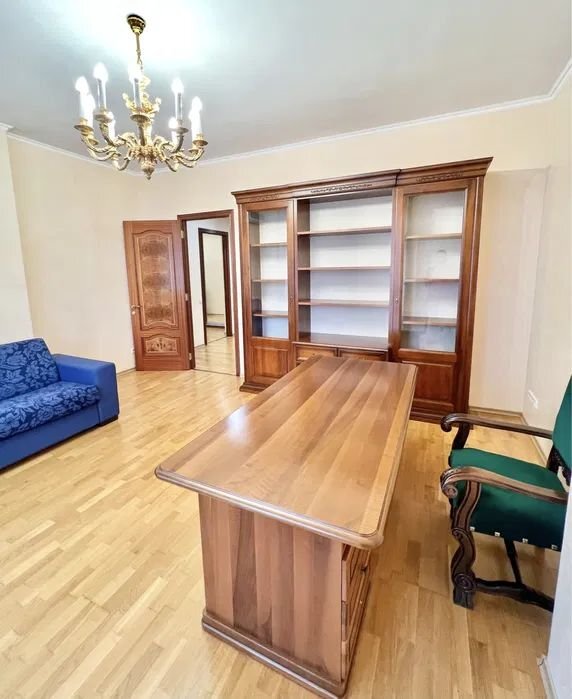 Оренда 4-кімнатної квартири 190 м², Єжи Гедройця вул., Ґедройця 2