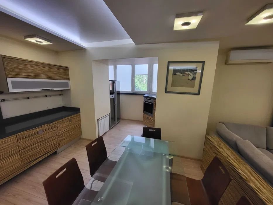 Оренда 3-кімнатної квартири 170 м², Вузівська вул., 5